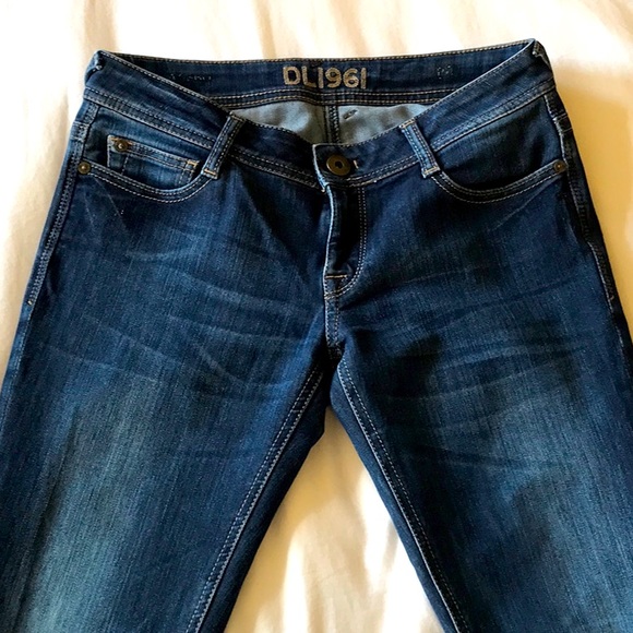 DL 1961 Jean, “Britney Slim Straight” fitted jean, dark wash colour, size 27. - Picture 3 of 14